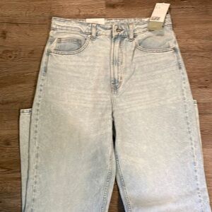 NWT 90’s style straight jeans- ultra high waisted from H&M.